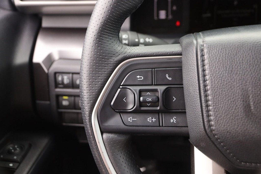 Toyota 4Runner Vehicle Full-screen Gallery Image 23