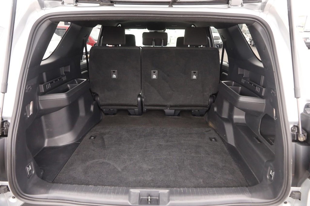 Toyota 4Runner Vehicle Full-screen Gallery Image 27