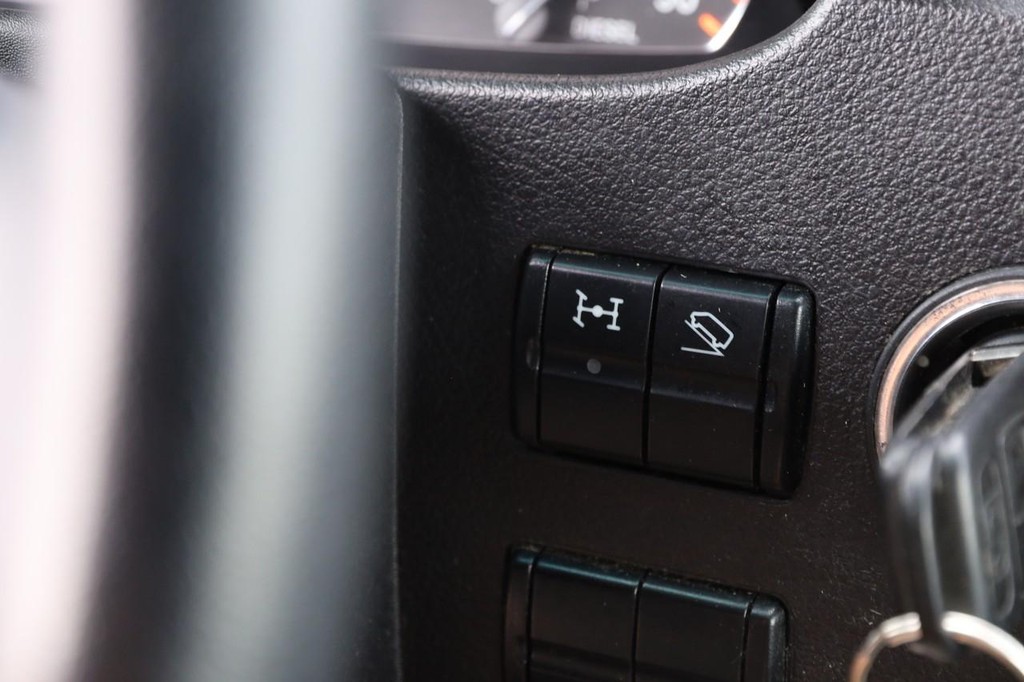 Mercedes-Benz Sprinter Crew Vans Vehicle Full-screen Gallery Image 14