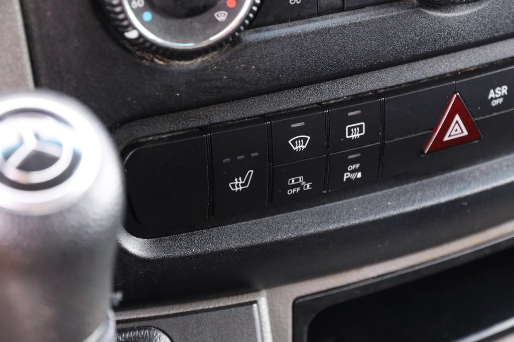 Mercedes-Benz Sprinter Crew Vans Vehicle Full-screen Gallery Image 18