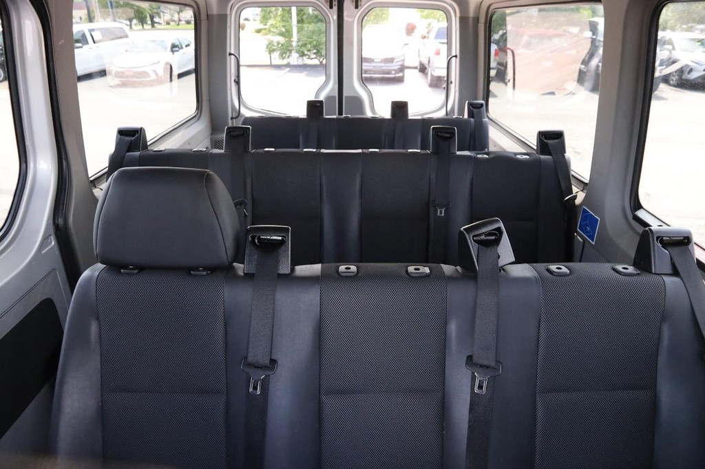 Mercedes-Benz Sprinter Crew Vans Vehicle Full-screen Gallery Image 21