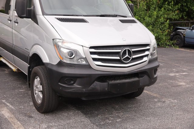Mercedes-Benz Sprinter Crew Vans Vehicle Image 02