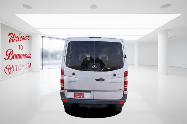 Mercedes-Benz Sprinter Crew Vans Vehicle Image 06