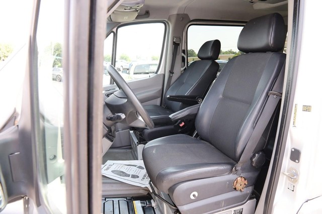 Mercedes-Benz Sprinter Crew Vans Vehicle Image 09