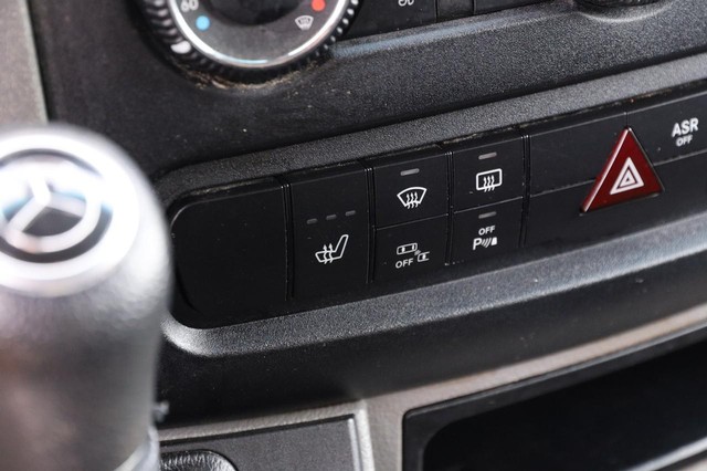 Mercedes-Benz Sprinter Crew Vans Vehicle Image 18