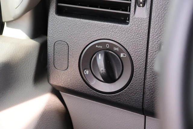 Mercedes-Benz Sprinter Crew Vans Vehicle Image 20