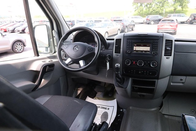 Mercedes-Benz Sprinter Crew Vans Vehicle Image 23
