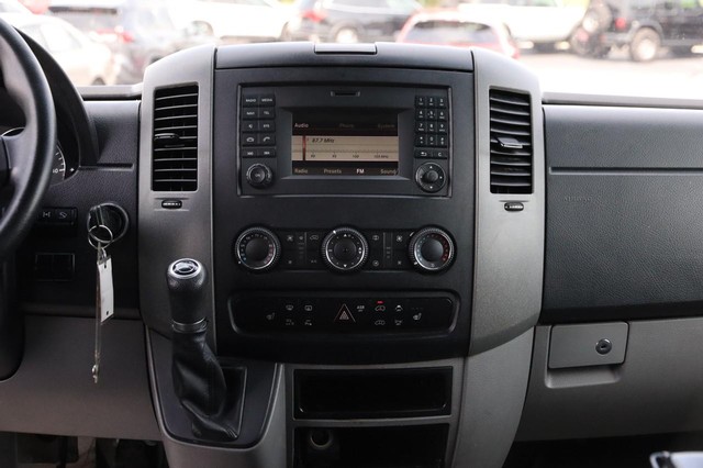 Mercedes-Benz Sprinter Crew Vans Vehicle Image 25