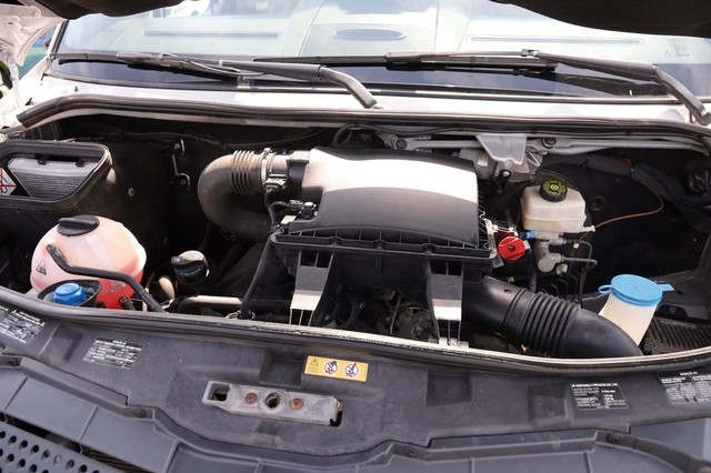 Mercedes-Benz Sprinter Crew Vans Vehicle Image 29