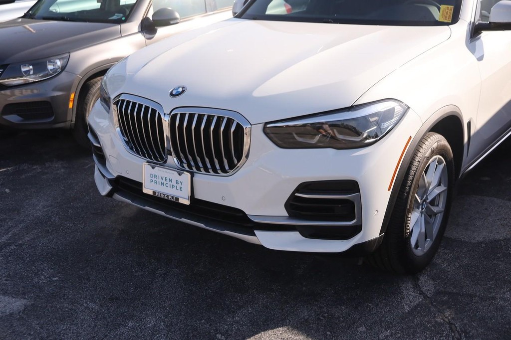 BMW X5 Vehicle Full-screen Gallery Image 2
