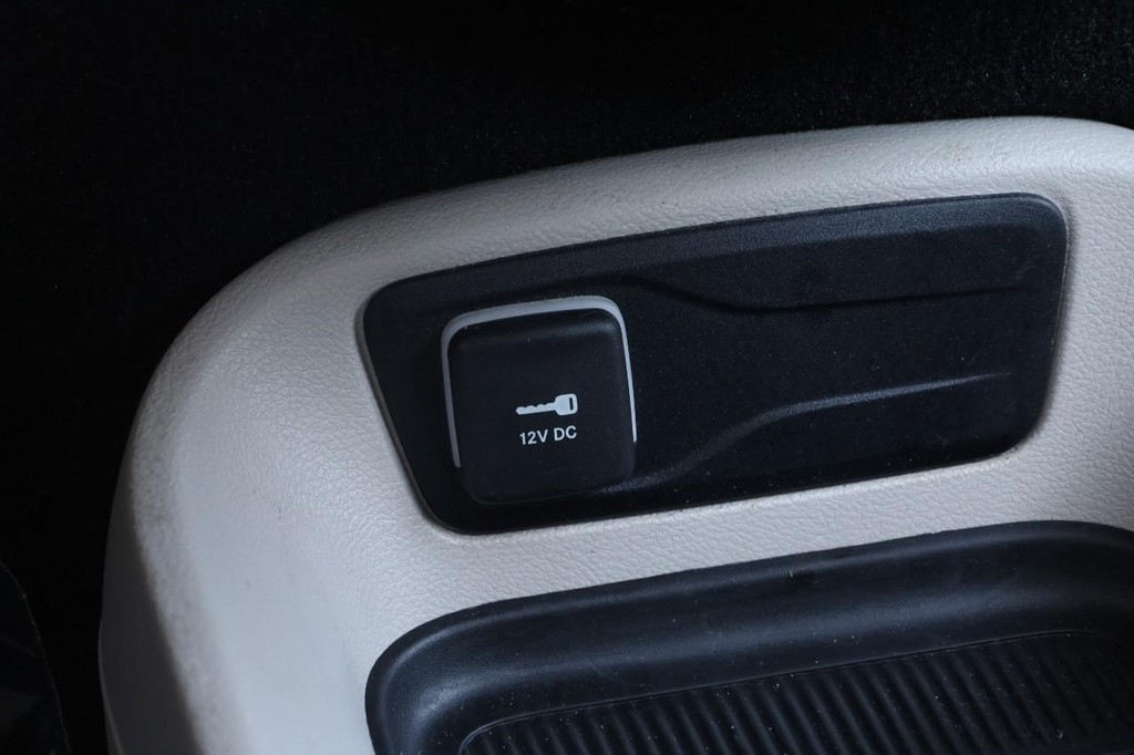Chrysler Pacifica Vehicle Full-screen Gallery Image 18