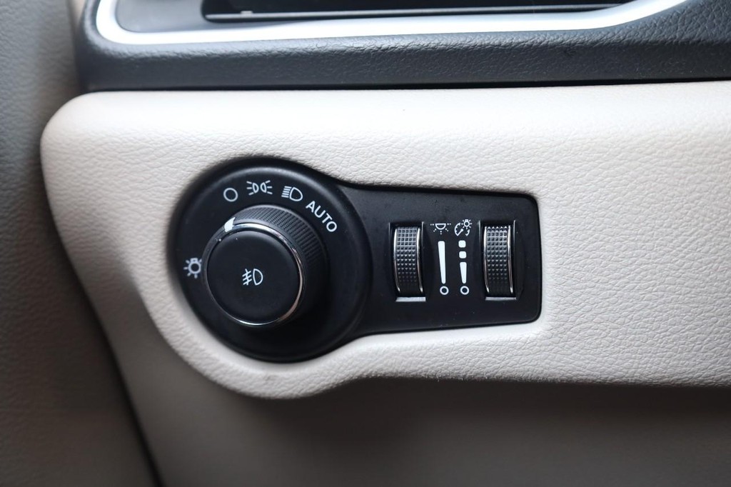 Chrysler Pacifica Vehicle Full-screen Gallery Image 22