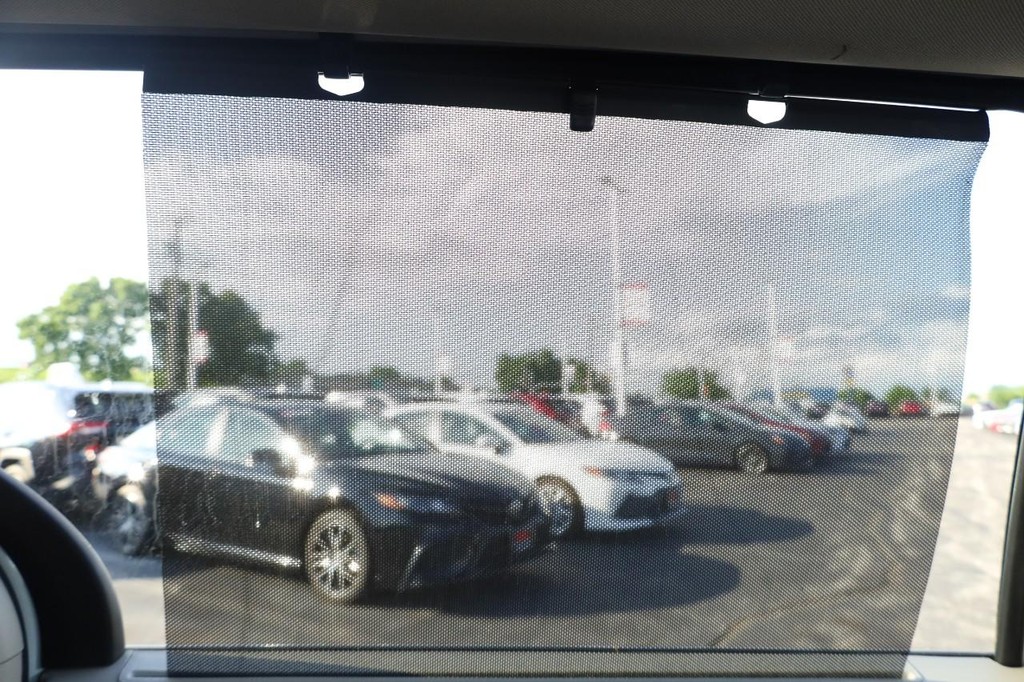 Chrysler Pacifica Vehicle Full-screen Gallery Image 25