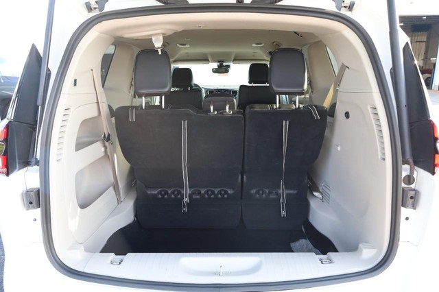 Chrysler Pacifica Vehicle Image 07
