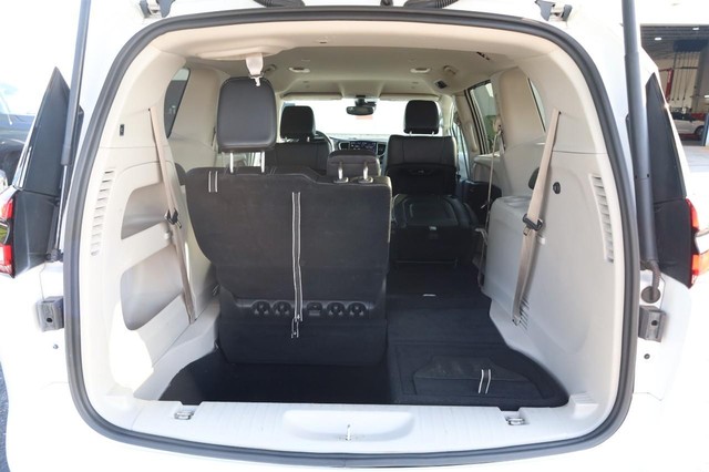 Chrysler Pacifica Vehicle Image 08