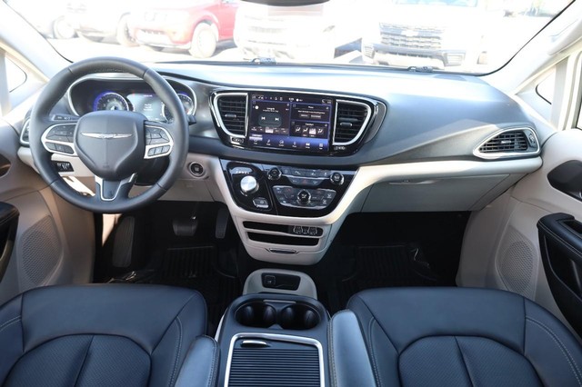 Chrysler Pacifica Vehicle Image 26
