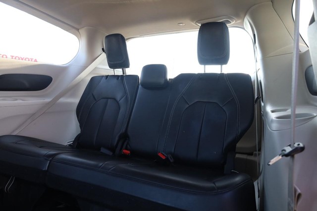 Chrysler Pacifica Vehicle Image 28