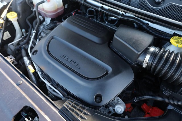 Chrysler Pacifica Vehicle Image 30