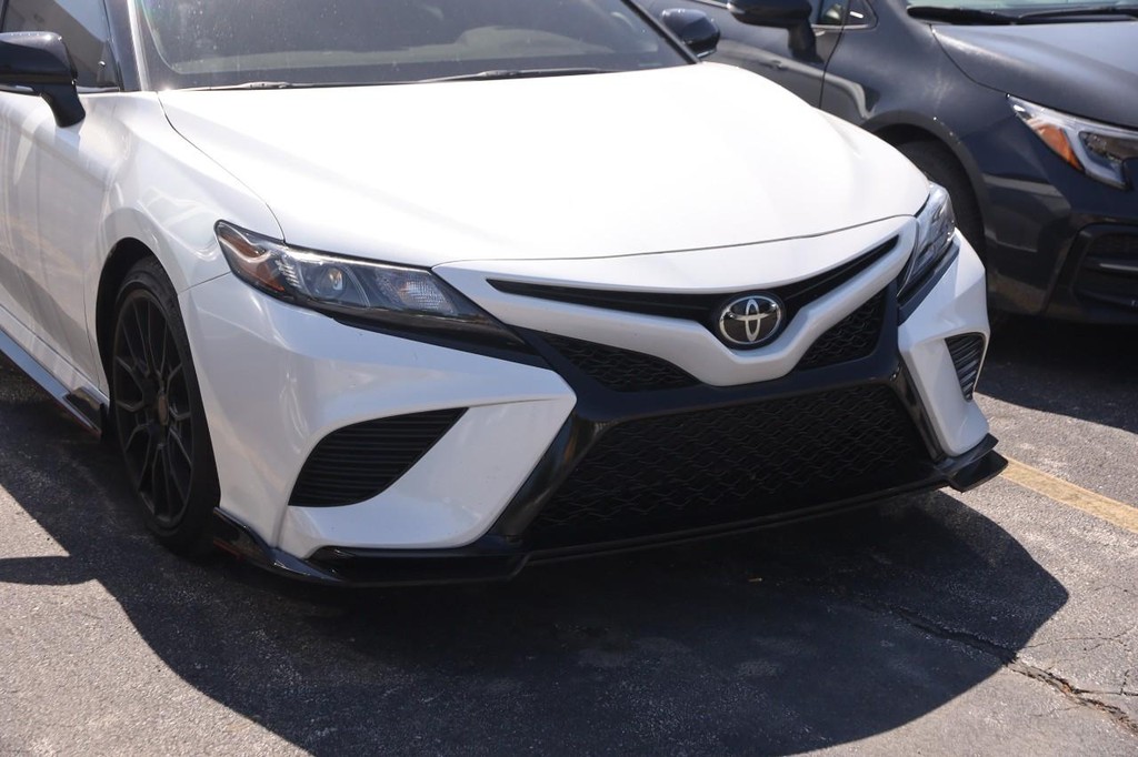 Toyota Camry Vehicle Full-screen Gallery Image 2