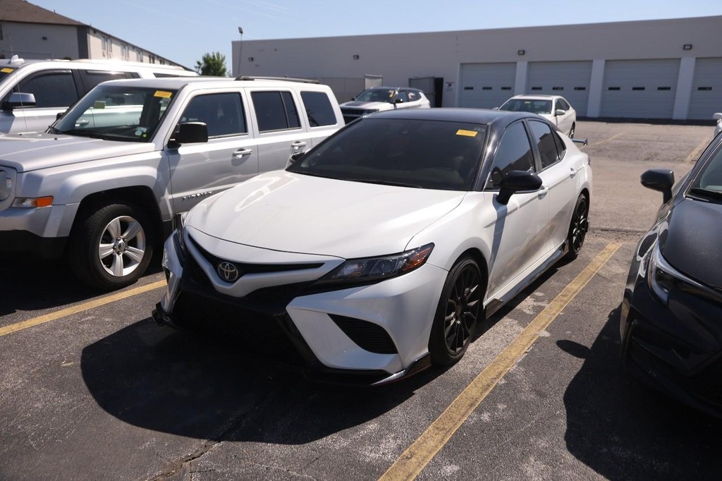 Toyota Camry Vehicle Full-screen Gallery Image 4
