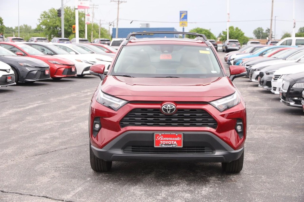 Toyota RAV4 Vehicle Full-screen Gallery Image 4
