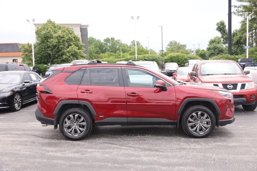 Toyota RAV4 Vehicle Full-screen Gallery Image 5