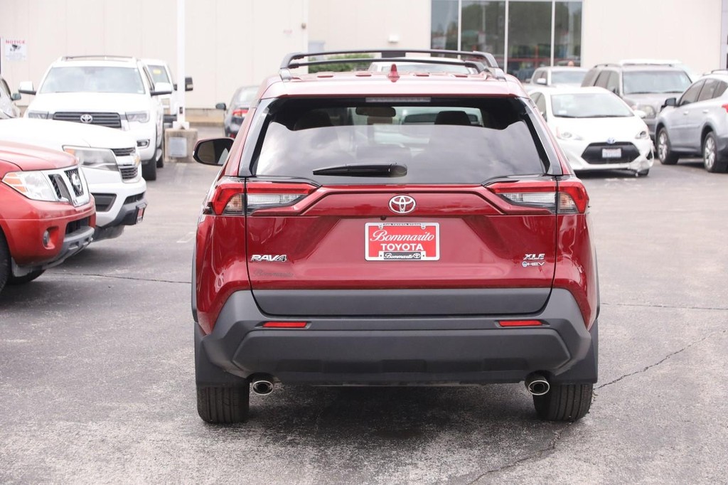 Toyota RAV4 Vehicle Full-screen Gallery Image 6