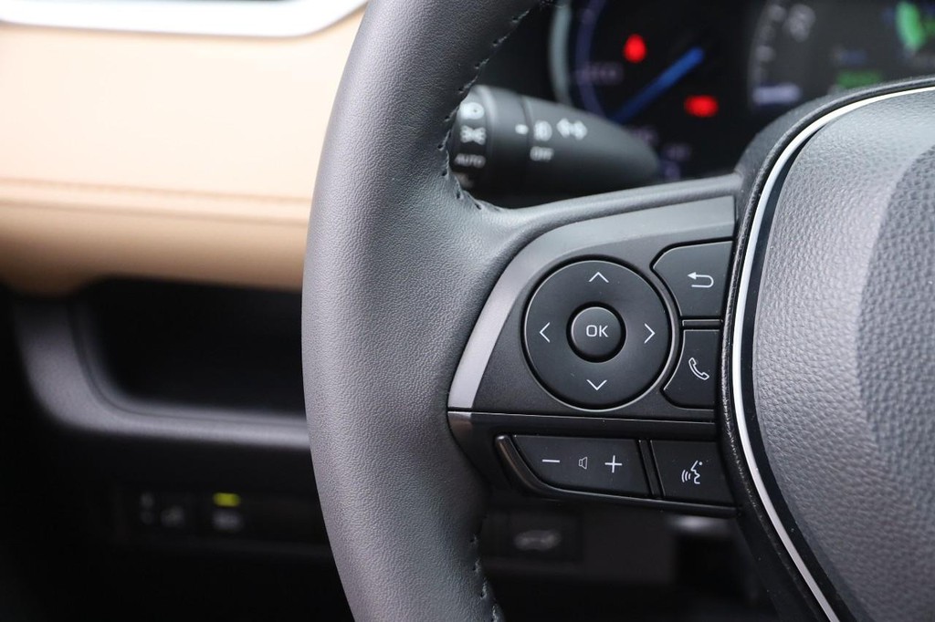 Toyota RAV4 Vehicle Full-screen Gallery Image 13