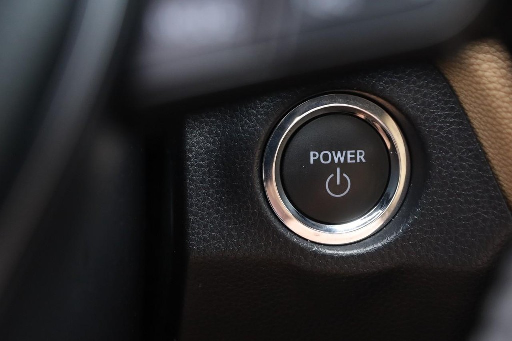 Toyota RAV4 Vehicle Full-screen Gallery Image 16
