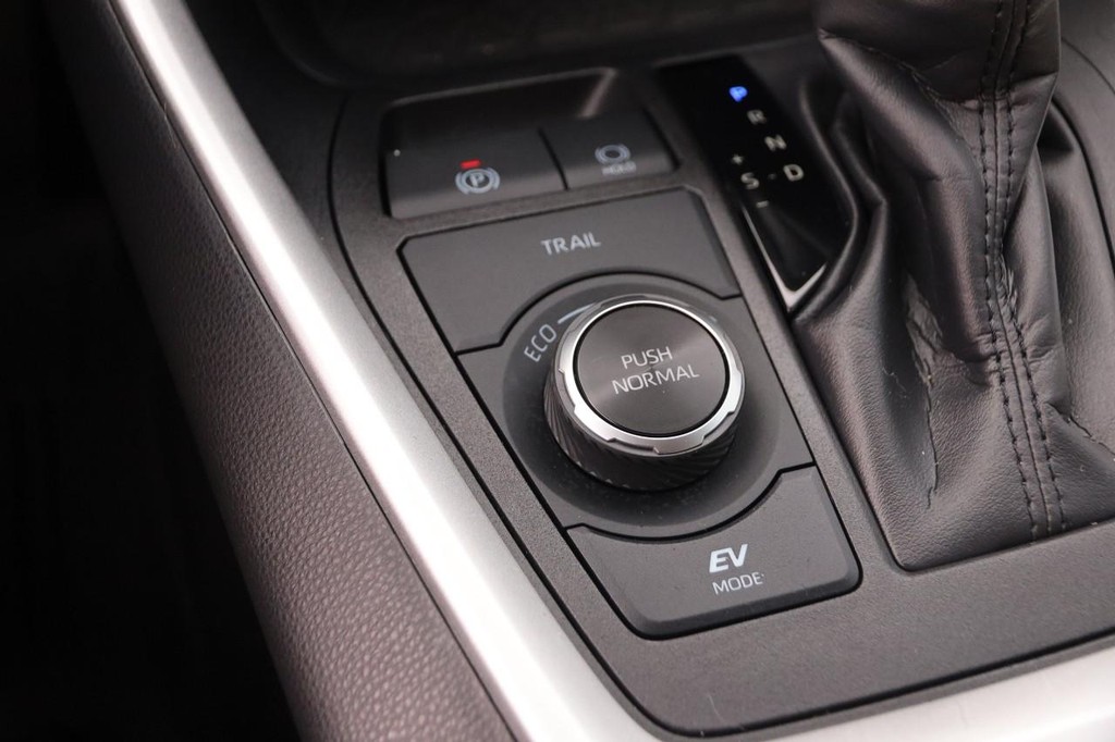Toyota RAV4 Vehicle Full-screen Gallery Image 20