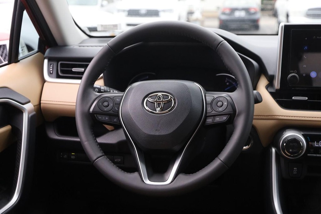 Toyota RAV4 Vehicle Full-screen Gallery Image 24