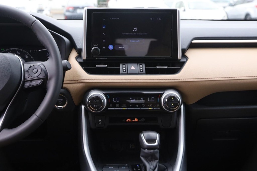 Toyota RAV4 Vehicle Full-screen Gallery Image 25