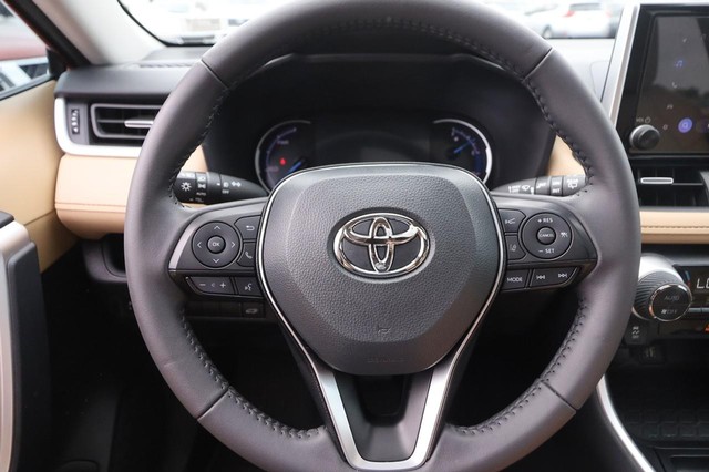 Toyota RAV4 Vehicle Image 12