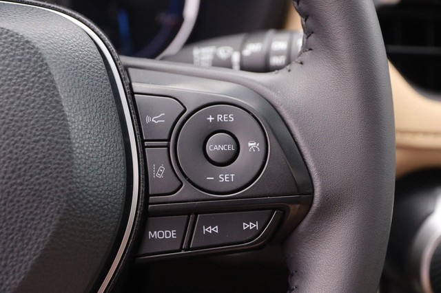 Toyota RAV4 Vehicle Image 14