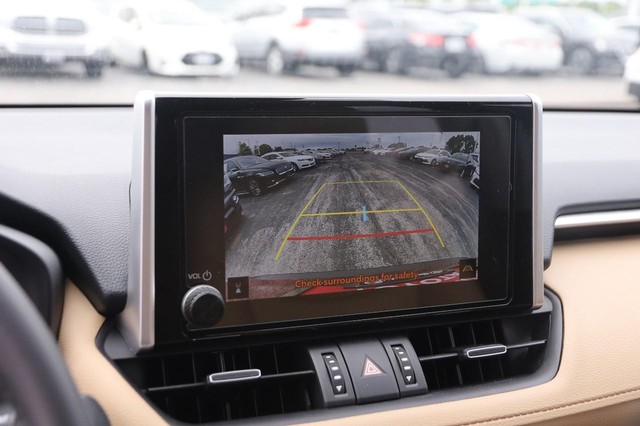 Toyota RAV4 Vehicle Image 18