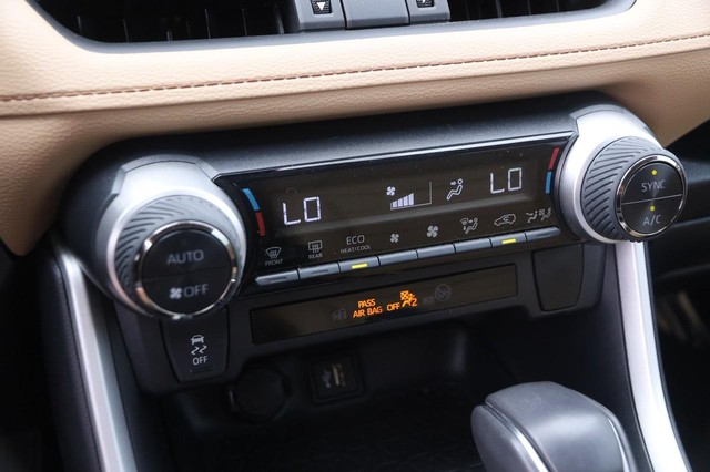 Toyota RAV4 Vehicle Image 19