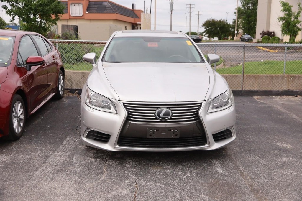 Lexus LS 460 Vehicle Full-screen Gallery Image 3