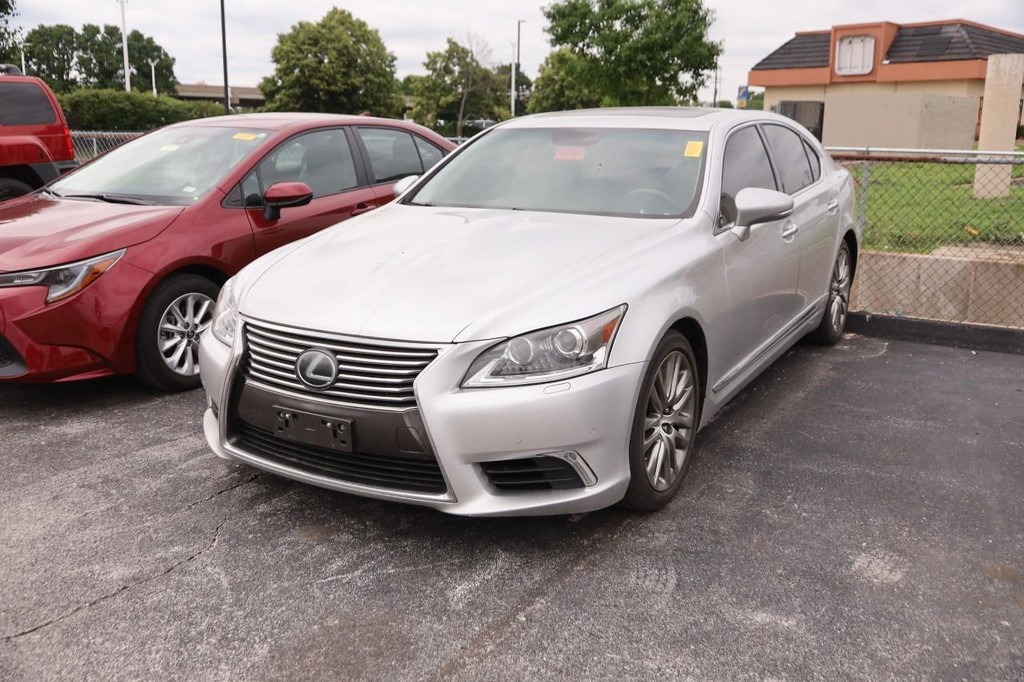 Lexus LS 460 Vehicle Full-screen Gallery Image 4