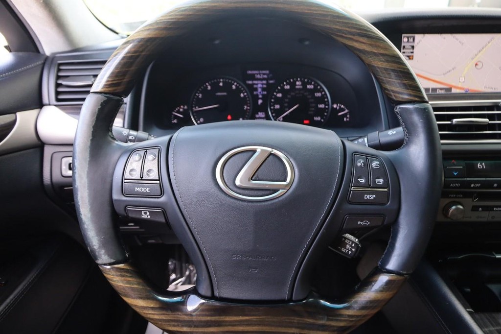 Lexus LS 460 Vehicle Full-screen Gallery Image 10