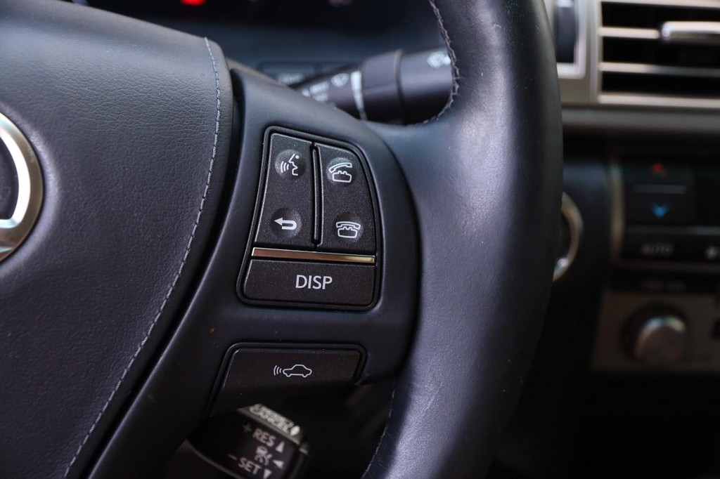 Lexus LS 460 Vehicle Full-screen Gallery Image 12