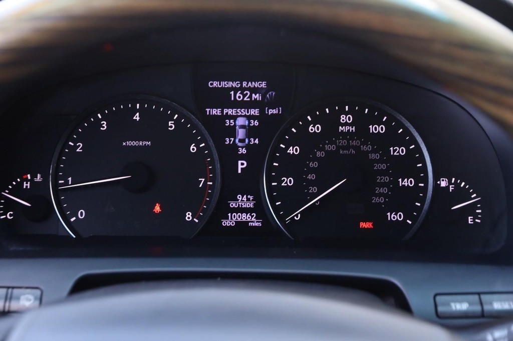 Lexus LS 460 Vehicle Full-screen Gallery Image 13