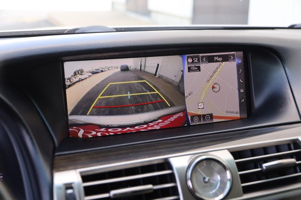 Lexus LS 460 Vehicle Full-screen Gallery Image 16