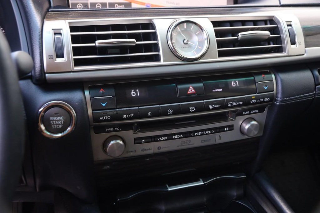 Lexus LS 460 Vehicle Full-screen Gallery Image 17