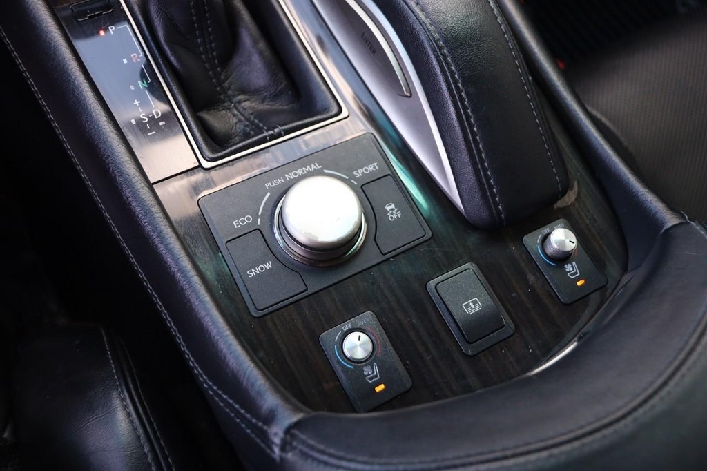 Lexus LS 460 Vehicle Full-screen Gallery Image 19