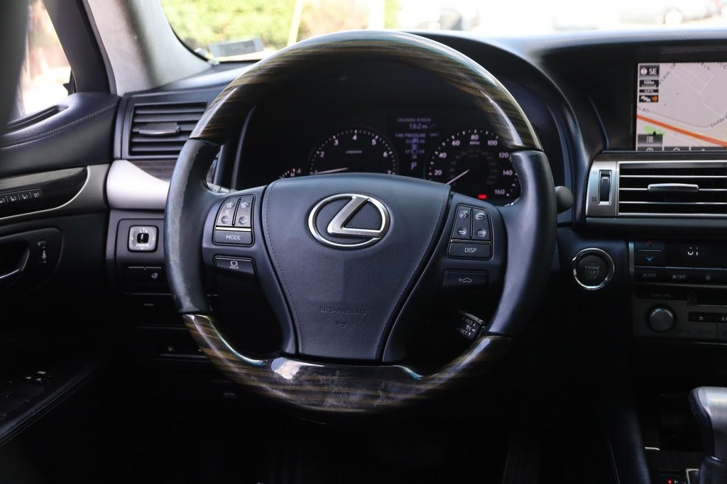 Lexus LS 460 Vehicle Full-screen Gallery Image 25