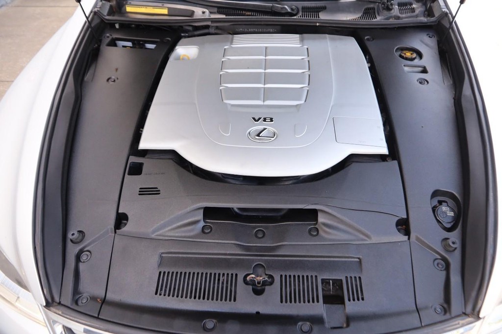 Lexus LS 460 Vehicle Full-screen Gallery Image 29