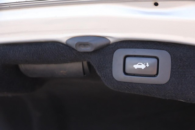 Lexus LS 460 Vehicle Image 08