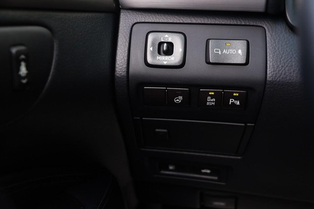 Lexus LS 460 Vehicle Image 21