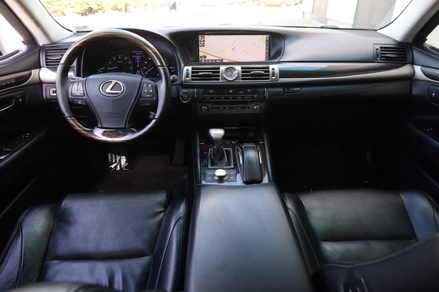 Lexus LS 460 Vehicle Image 23
