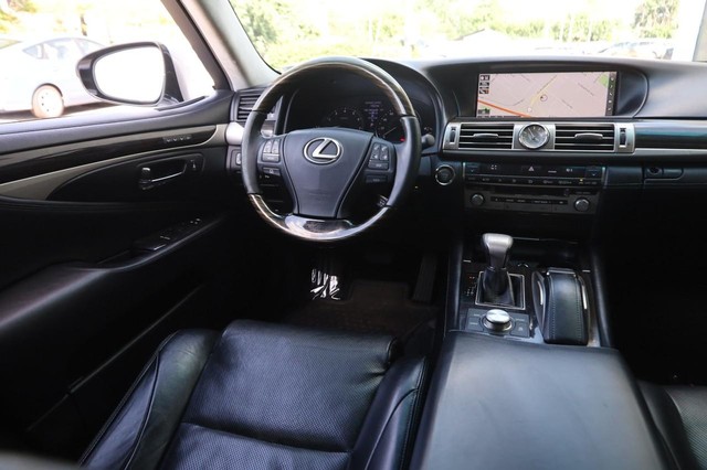 Lexus LS 460 Vehicle Image 24